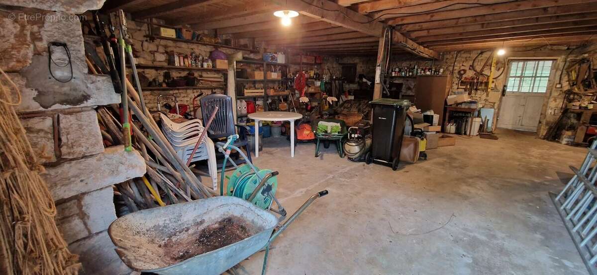 Maison de caractère avec grande grange/garage et plus de 1600m2 de terrain attenant - photo 54