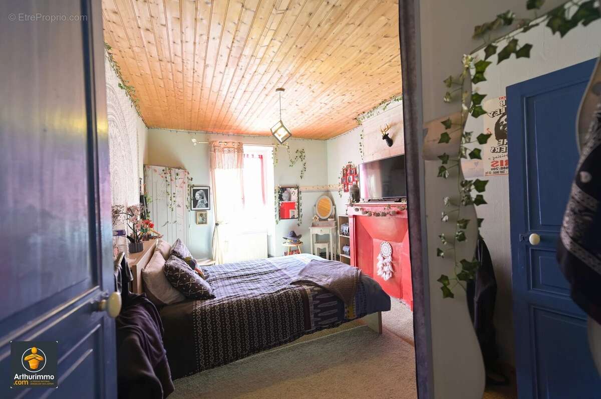 Maison en pierre 165,03 m² à Saint-Hilaire-La-Palud - photo 16
