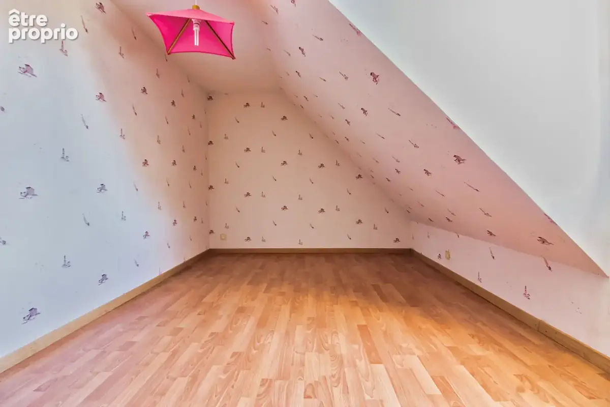 Maison à vendre à Murs-Érigné avec garage et jardin - photo 5