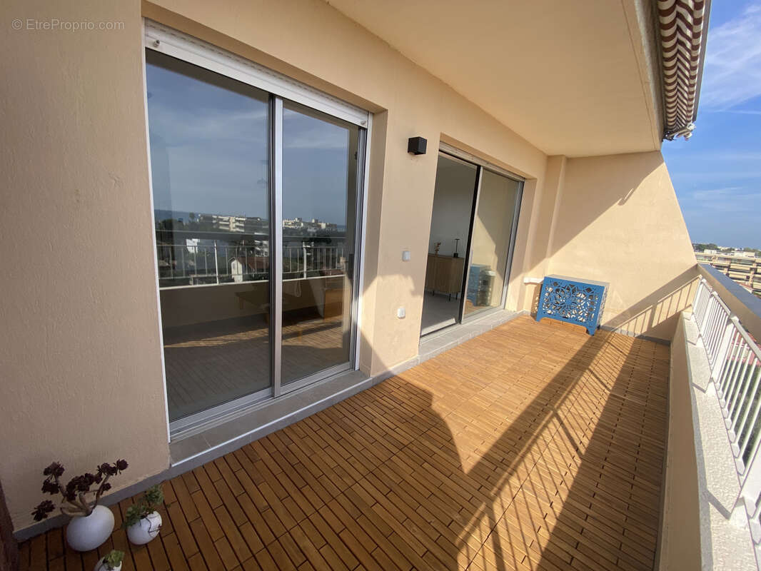 Appartement à SAINT-LAURENT-DU-VAR