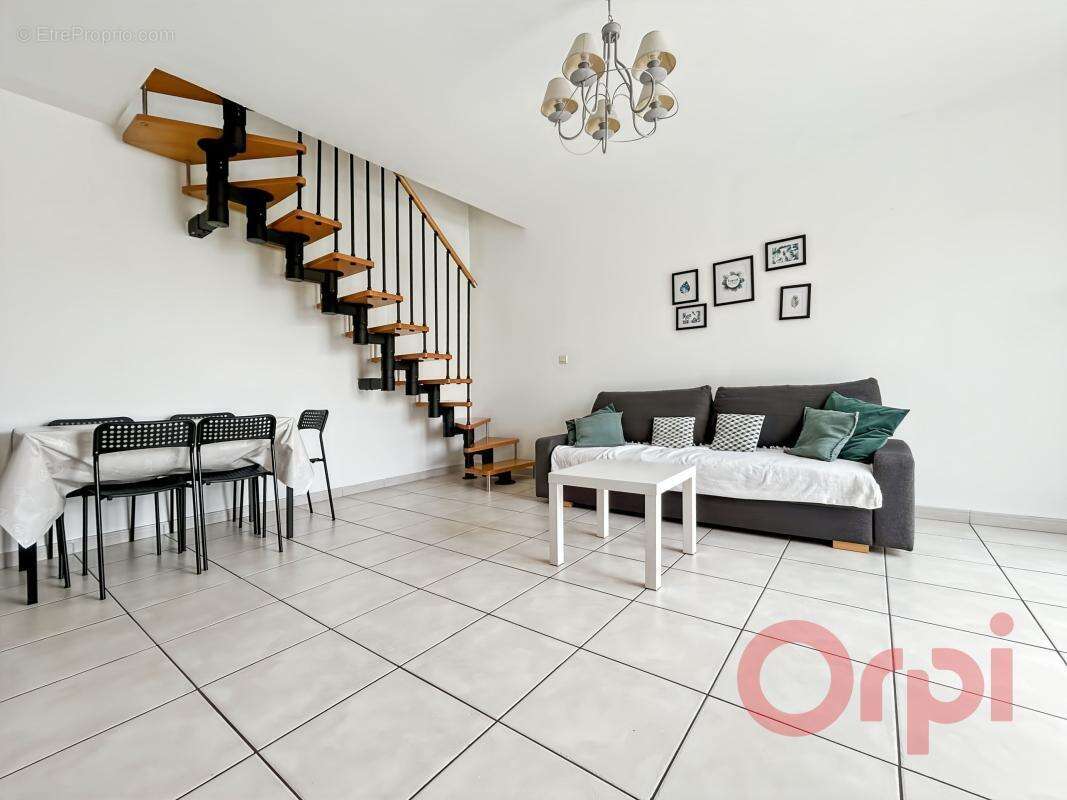 À Vendre : T3 dans une résidence avec piscine - photo 2