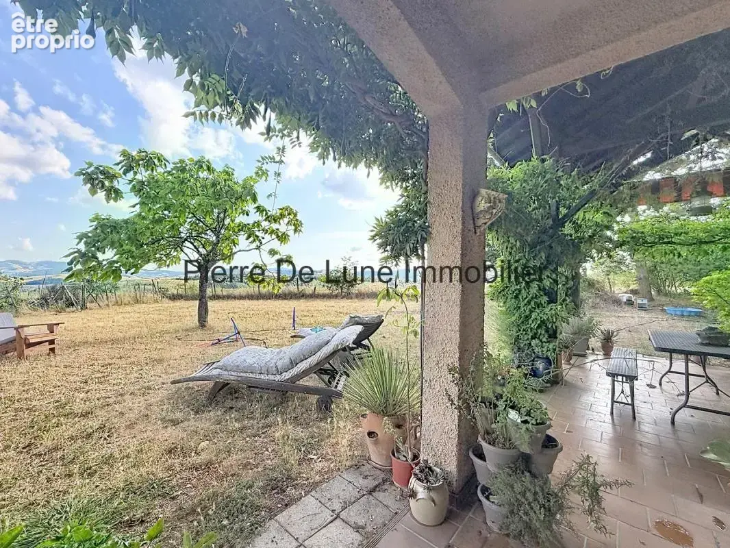 Maison 7 pièces 180 m² à vendre à Saint-Verand (69620) - photo 8
