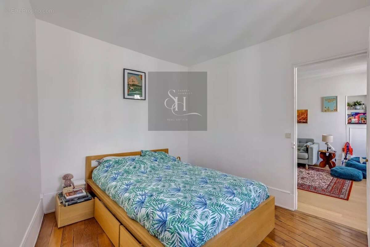 Appartement à PARIS-17E