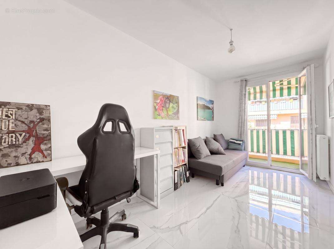 Appartement à vendre 4 pièces 85 m² Nice Saint Barthélemy en dernier étage balcons - photo 8
