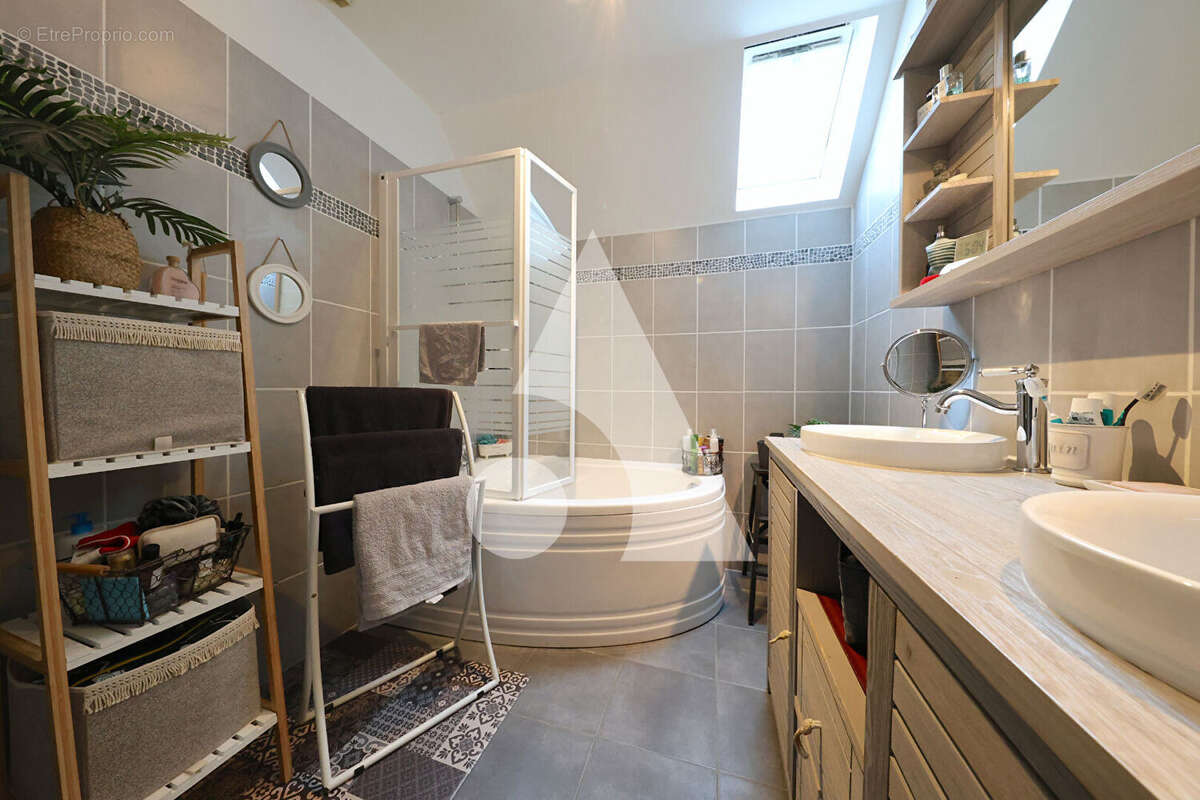 Maison à SAINT-PIERRE-DU-PERRAY