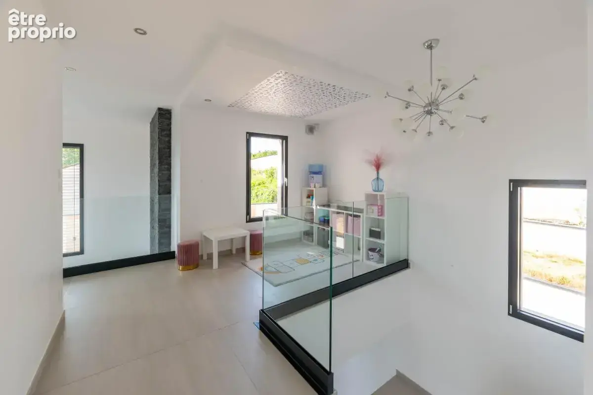 Villa d'exception - 2 suites parentales - 5 chambres - Hamman - Piscine - Garage double Vue panoramique - photo 17