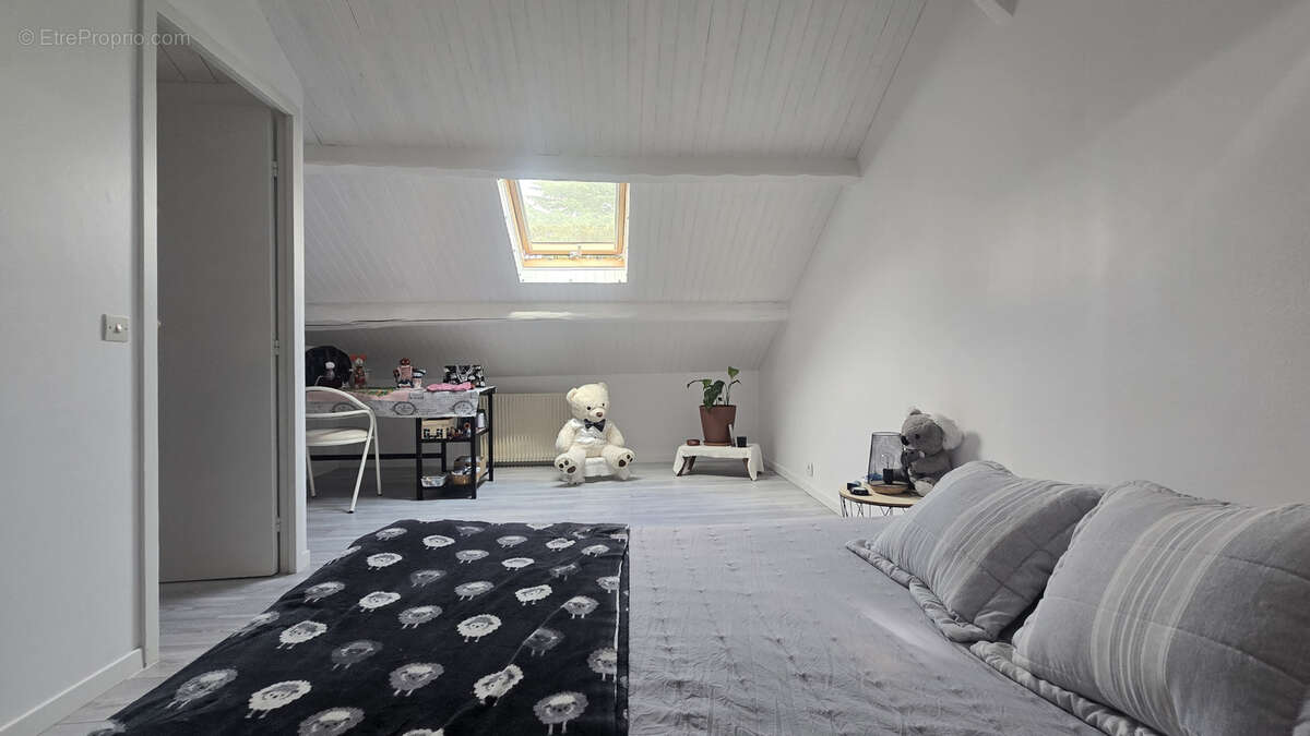 Limours centre ville - 3/4 pieces de 94.30m2 au sol - 2 chambres + cave - photo 6