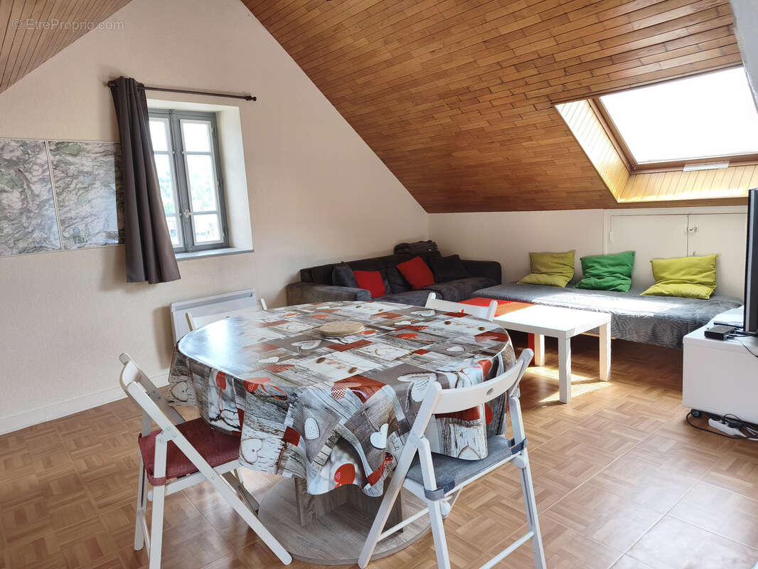 Spacieux T2 de 45 m2 (30 m2 Carrez) avec belles vues et très bien situé en centre-ville - photo 4
