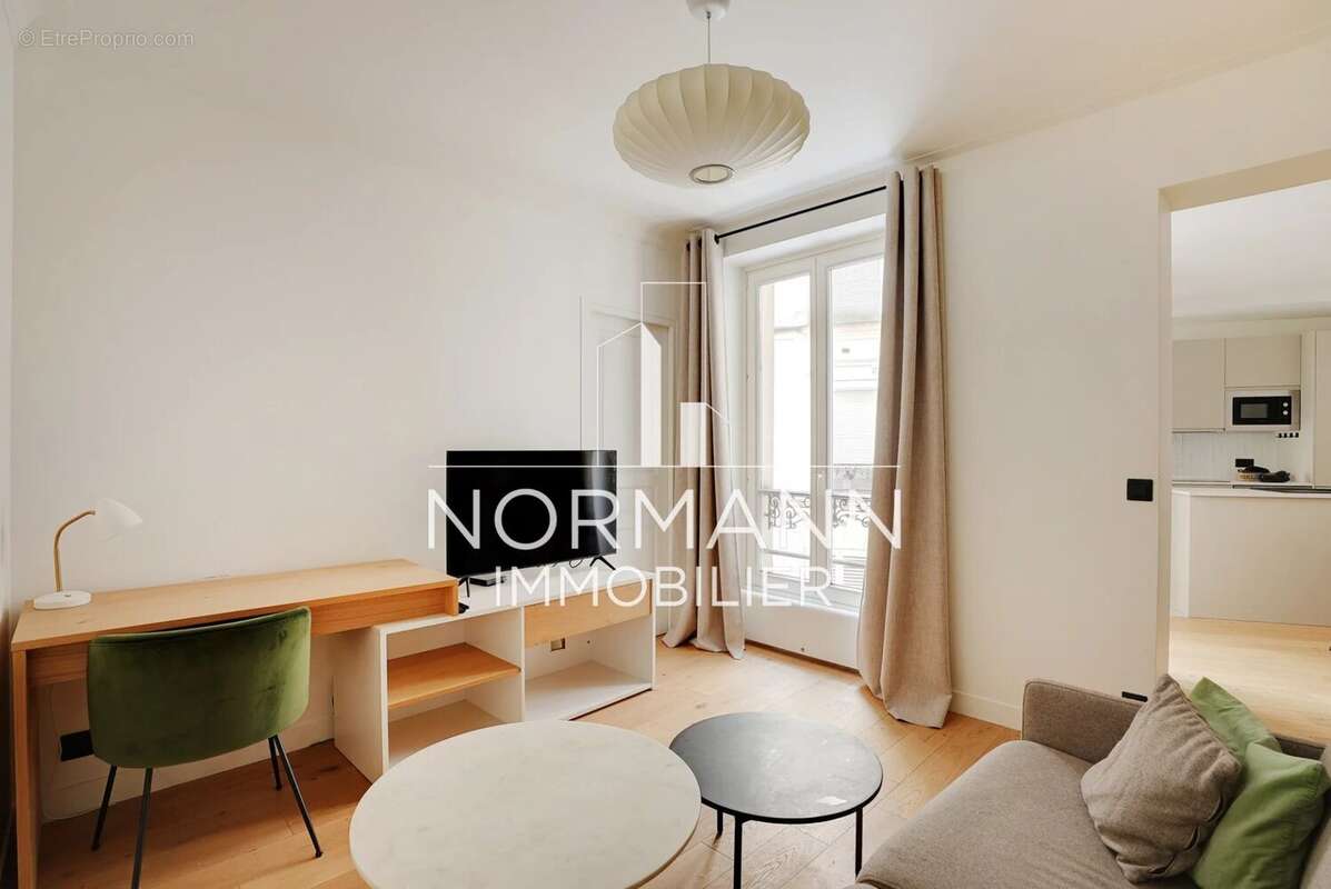 Appartement à PARIS-16E