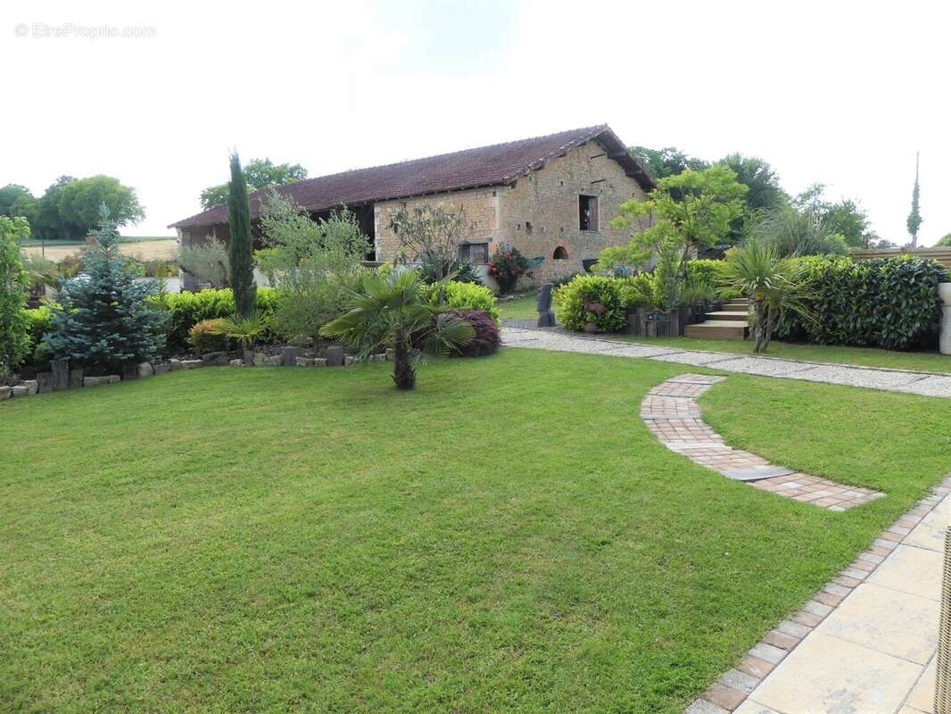 Maison à NANTEUIL-EN-VALLEE