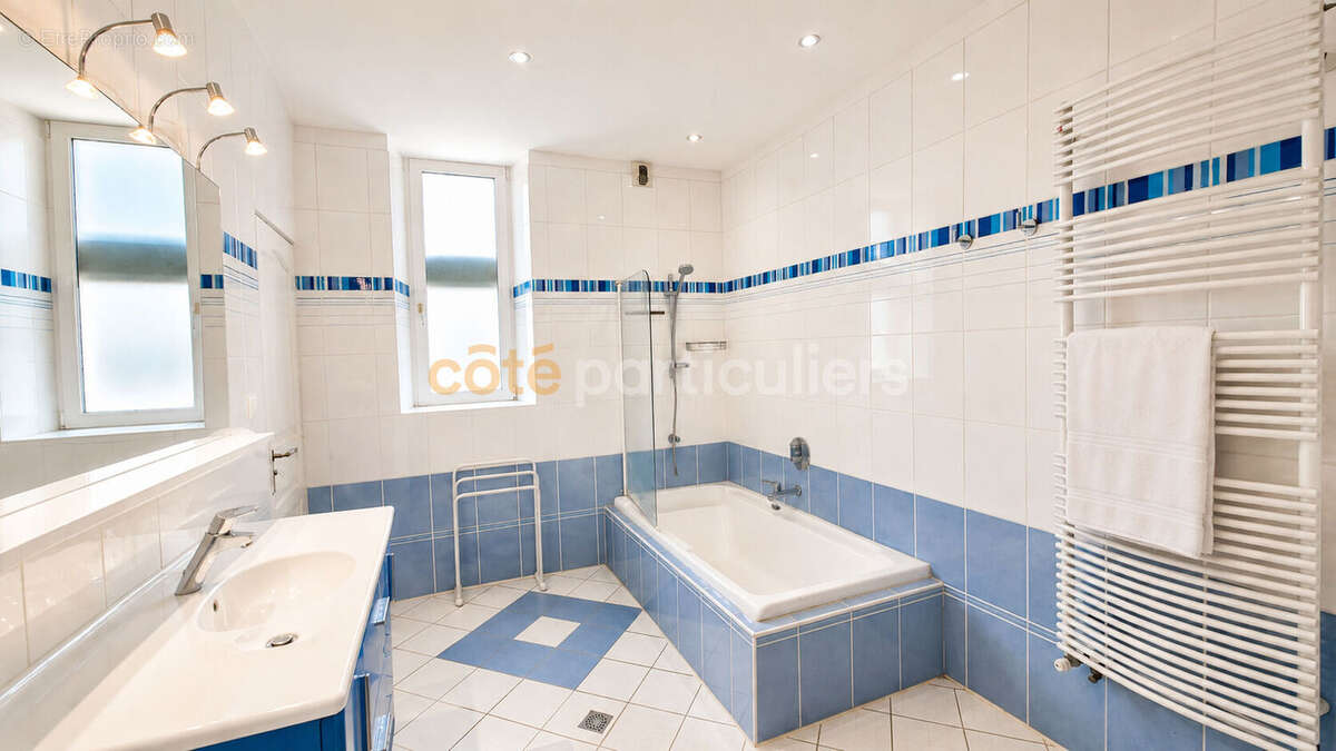 Maison de village en pierre 265 m² jardins piscinables + garage - photo 18