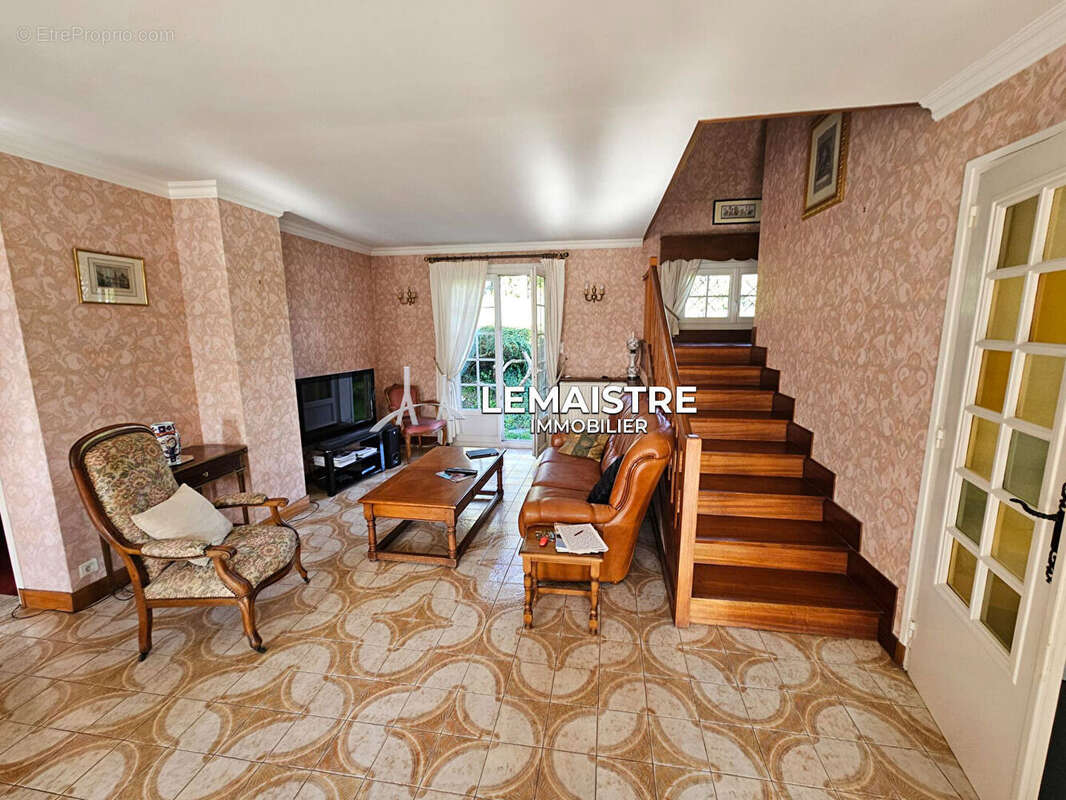 Maison à vendre - Montivilliers - 125 m² - 3/4 chambres - Jardin - Sous-sol - Fort potentiel - photo 5