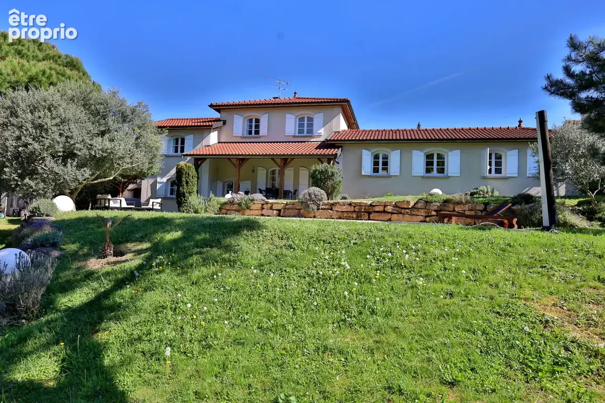 Maison Type T8 - 278m2 habitables - Terrain 1614m2 - Piscine - photo 2