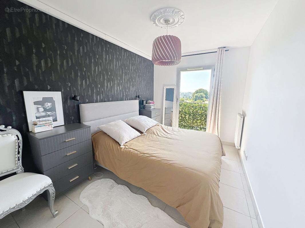 Appartement à LA COLLE-SUR-LOUP