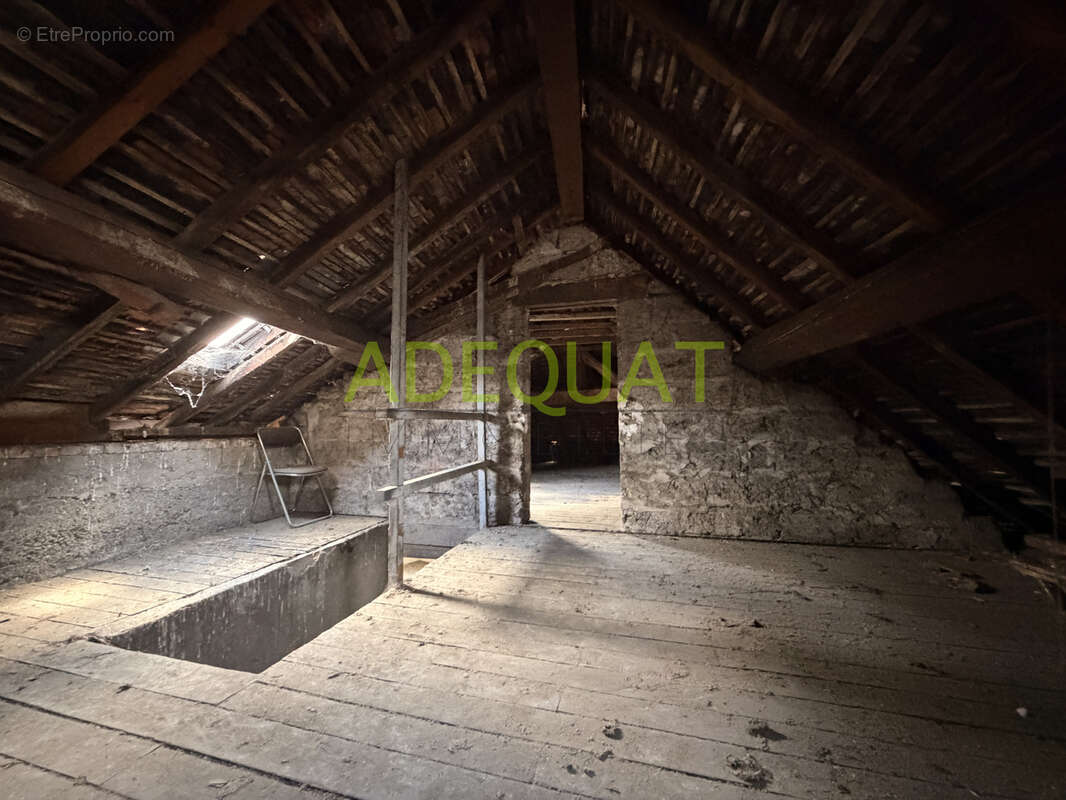 Appartement à LA TOUR-DU-PIN