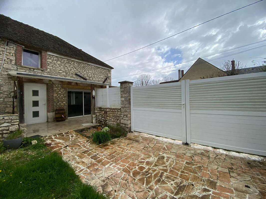 Maison à TREILLES-EN-GATINAIS