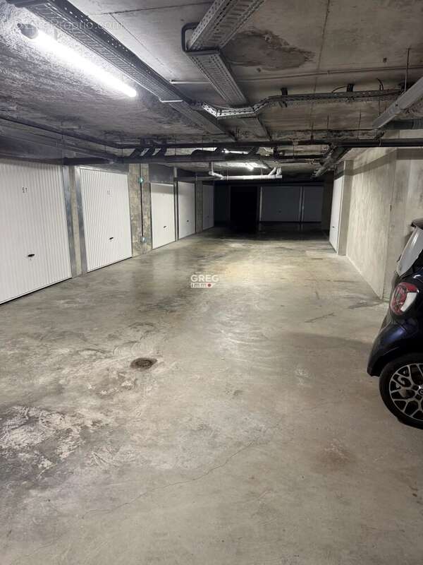 Parking à VILLENEUVE-LOUBET