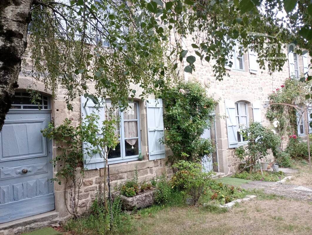 Maison à LE MONTEIL-AU-VICOMTE