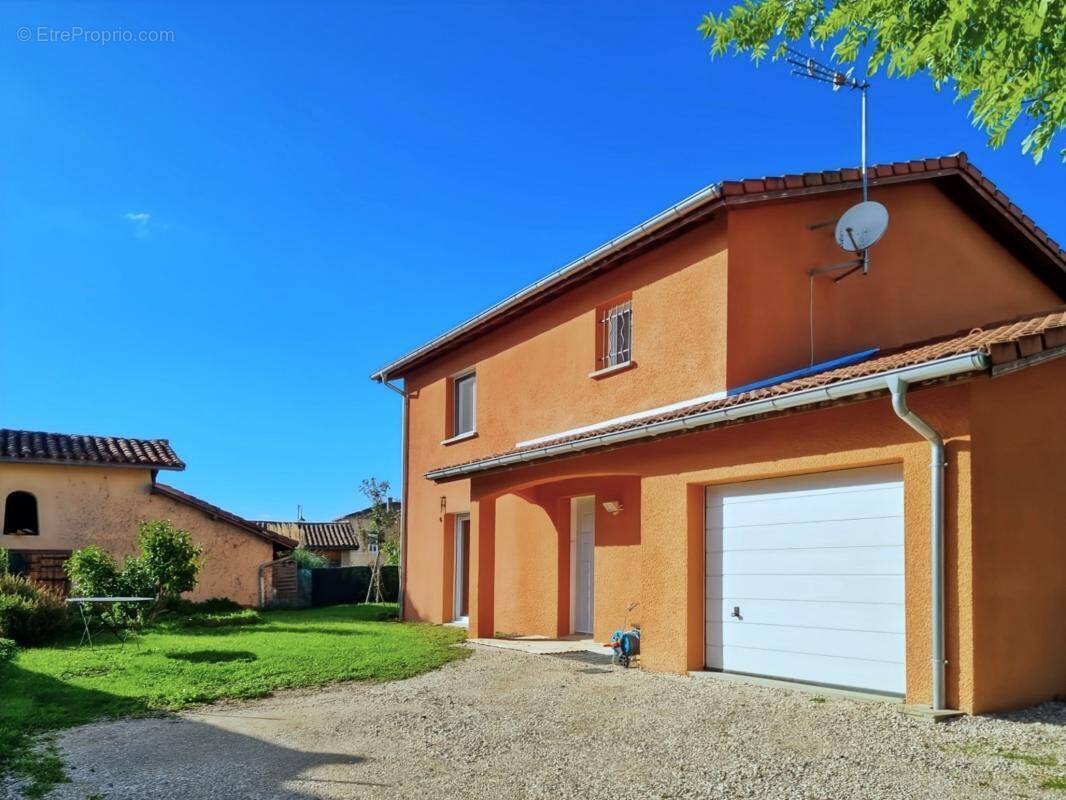 Maison à LA CHAPELLE-DU-CHATELARD