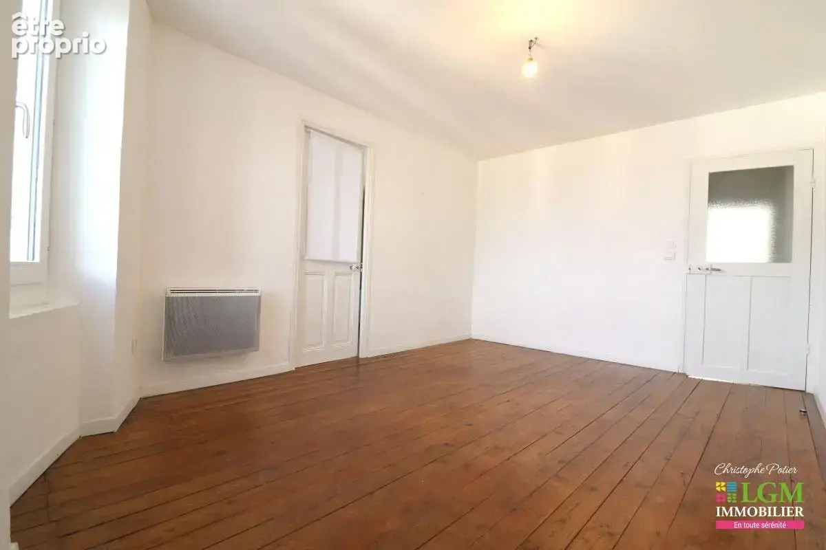 VISAN (84) - De beaux volumes pour cette maison de village de 150 m² avec 3 chambres et vue sur la vallée - photo 9