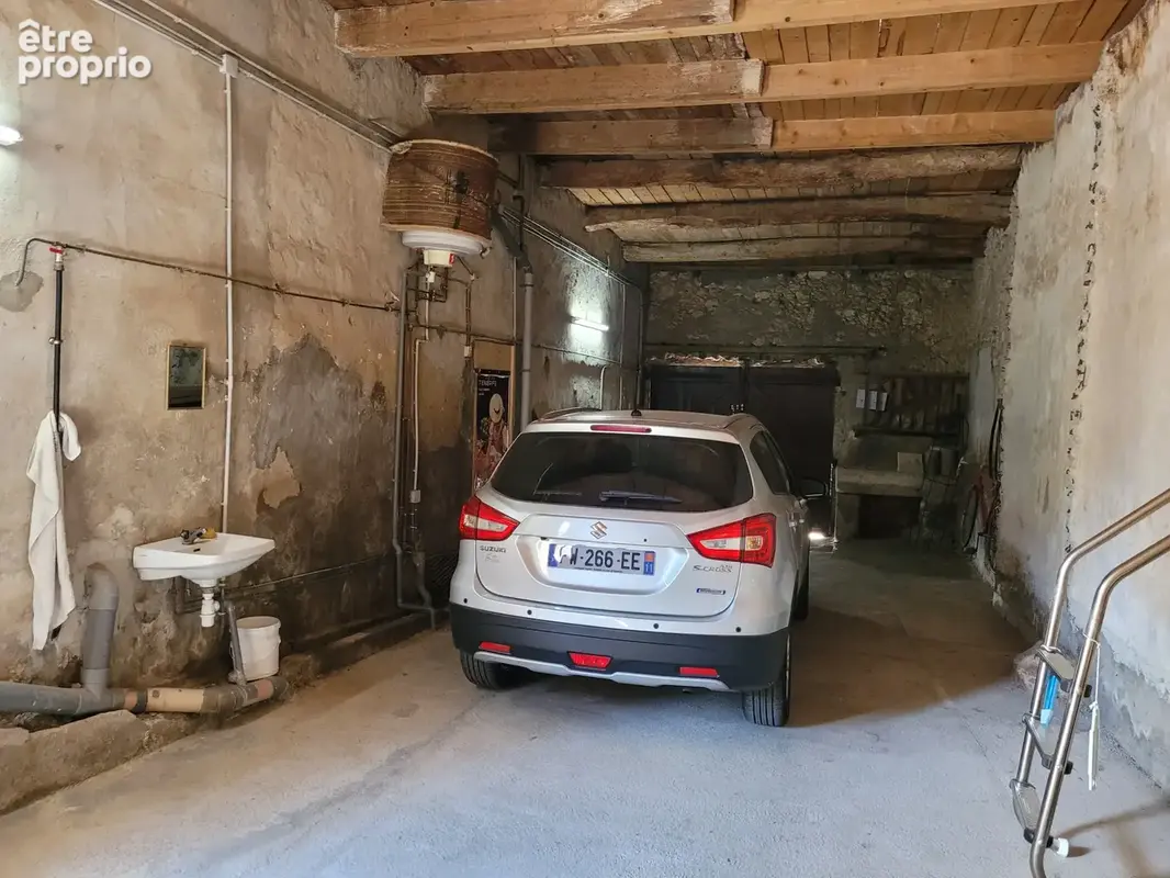 Salles d'Aude Maison Vigneronne de type 7 sur 3 niveaux et disposant d'une remise de 70 m2, d'une cour. - photo 10