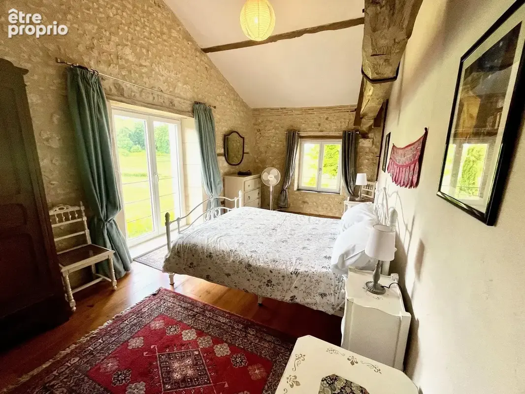 Superbe grange réaménagée avec 6 chambres et 4 salles de bains, offrant une vue imprenable - photo 7