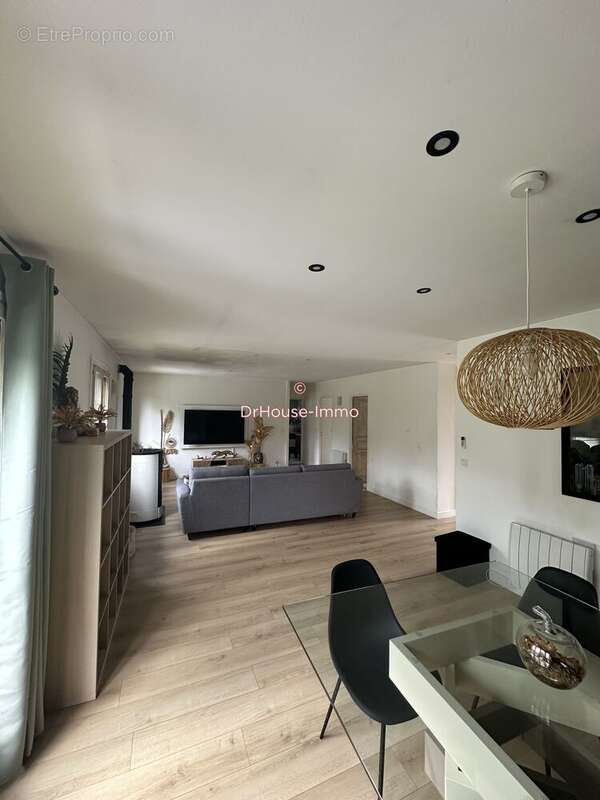 Maison 123 m² à Saint-Germain-Laval  - photo 18