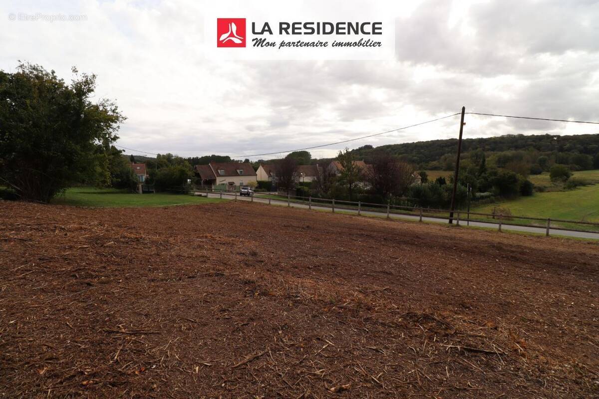 Terrain à MONTREUIL-SUR-EPTE