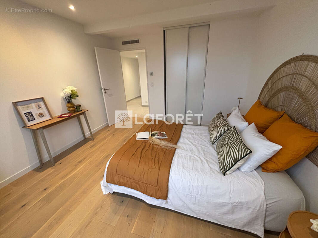 Appartement à SAINT-LAURENT-DU-VAR
