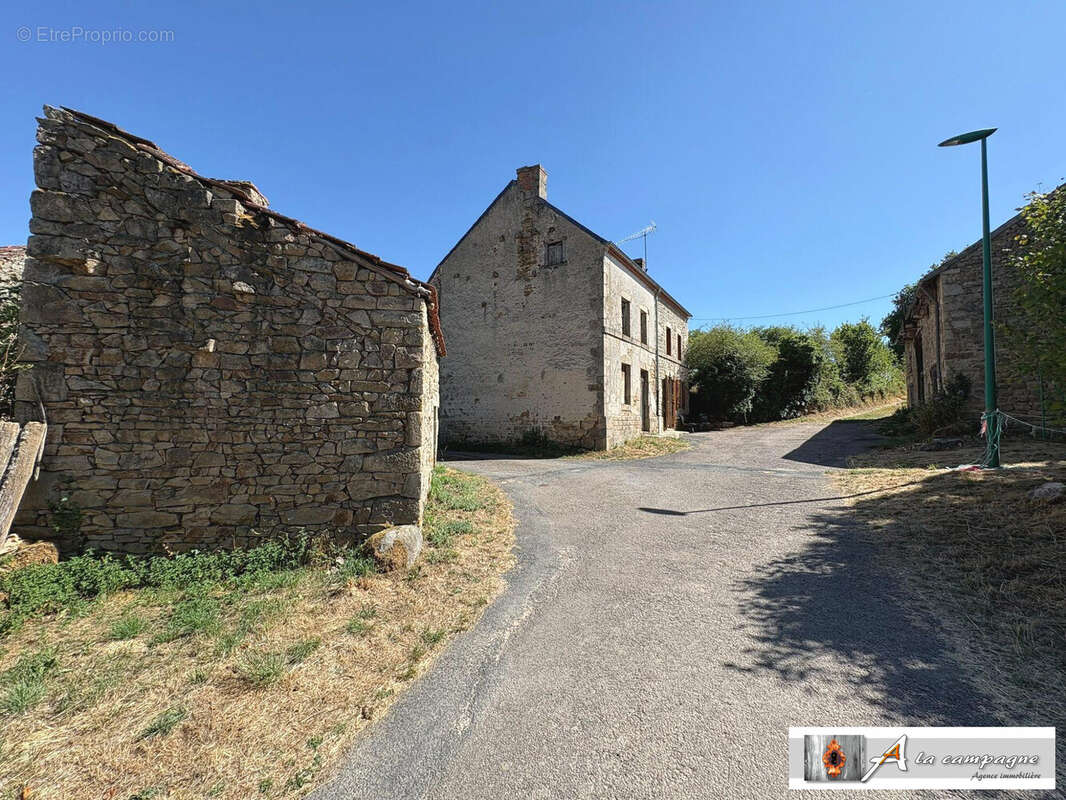 Maison 136 m² à Saint-Marcel-En-Marcillat  - photo 5