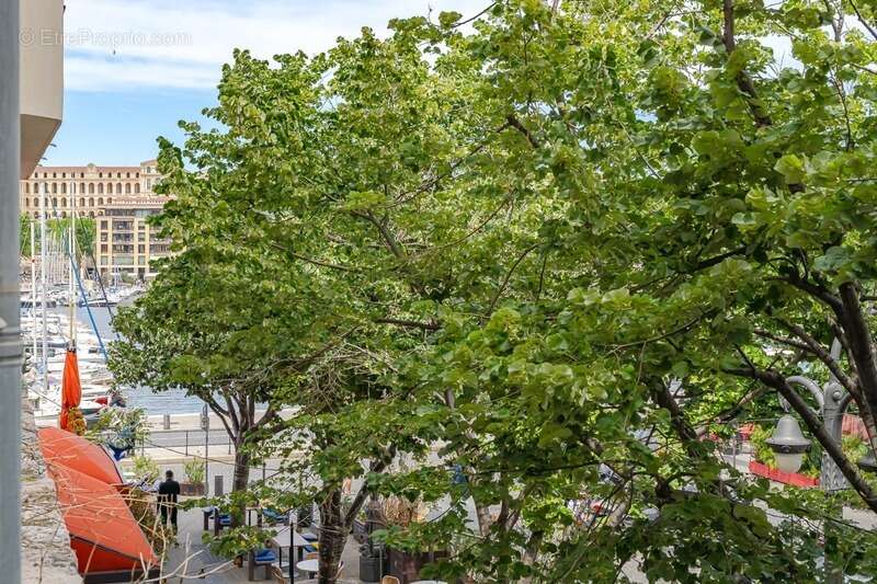 Appartement à MARSEILLE-1E