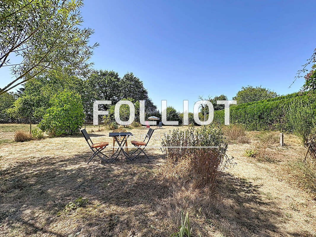 A VENDRE - À rénover selon vos envies - Maison en pierre avec 4 chambres - photo 10