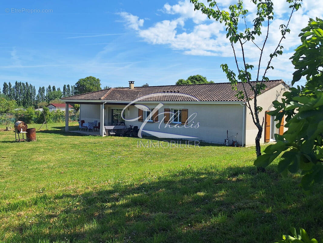 Maison à VILLEGOUGE