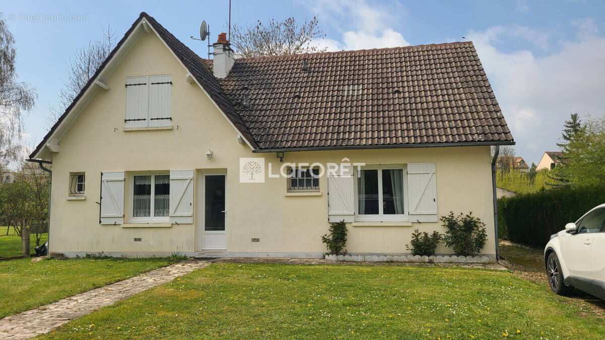Maison à ESCRENNES
