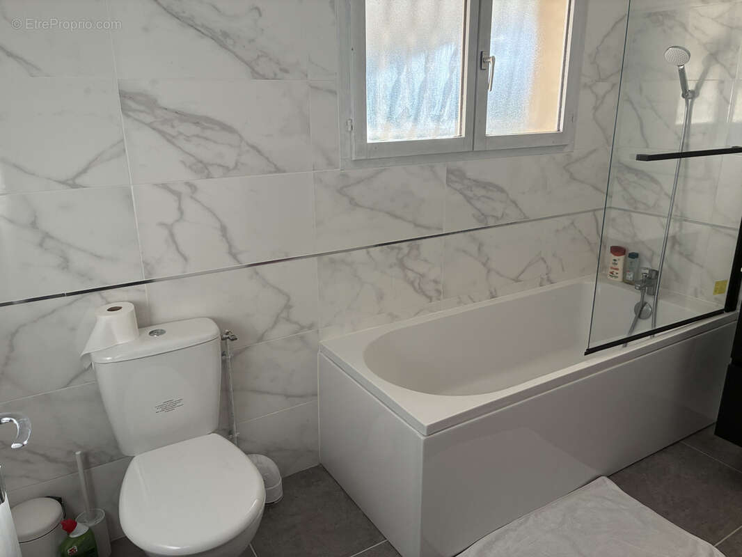 Maison à MOULIETS-ET-VILLEMARTIN