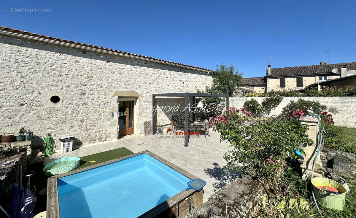 Charmante propriété de village rénovée de 7 chambres avec potentiel de revenus - photo 5