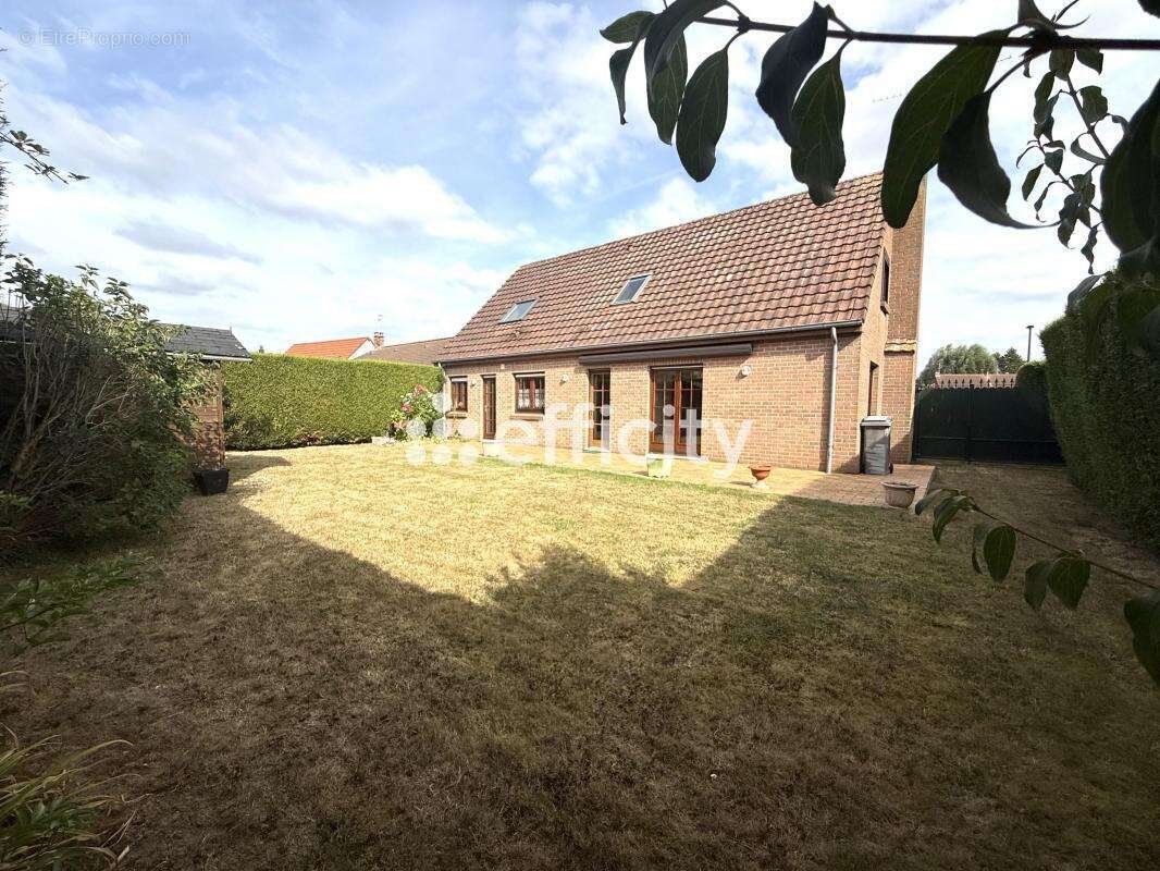 Maison à LA CHAPELLE-D&#039;ARMENTIERES