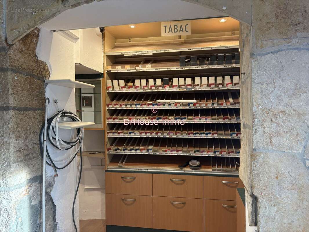 Commerce à SAINT-JEANNET