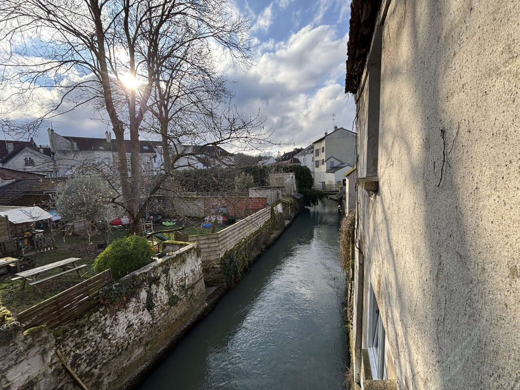 Maison à CRECY-LA-CHAPELLE