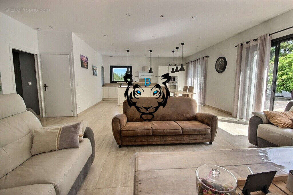 Maison à ROQUEBRUNE-SUR-ARGENS