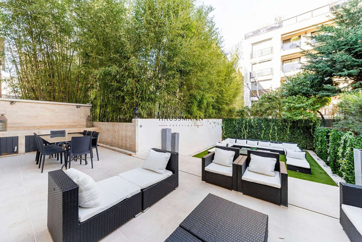 Appartement à NEUILLY-SUR-SEINE