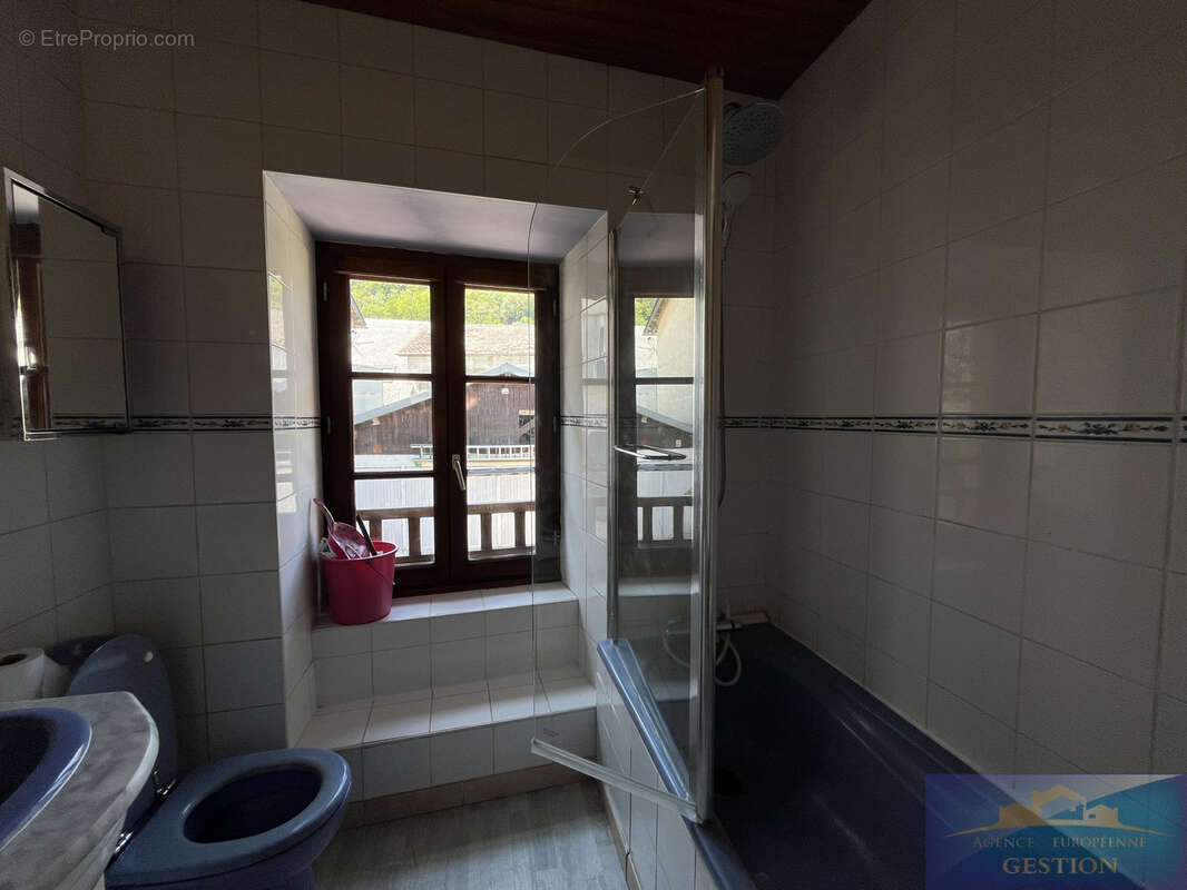 Ensemble immobilier à fort potentiel en centre-ville d’argelès-gazost ! - photo 11