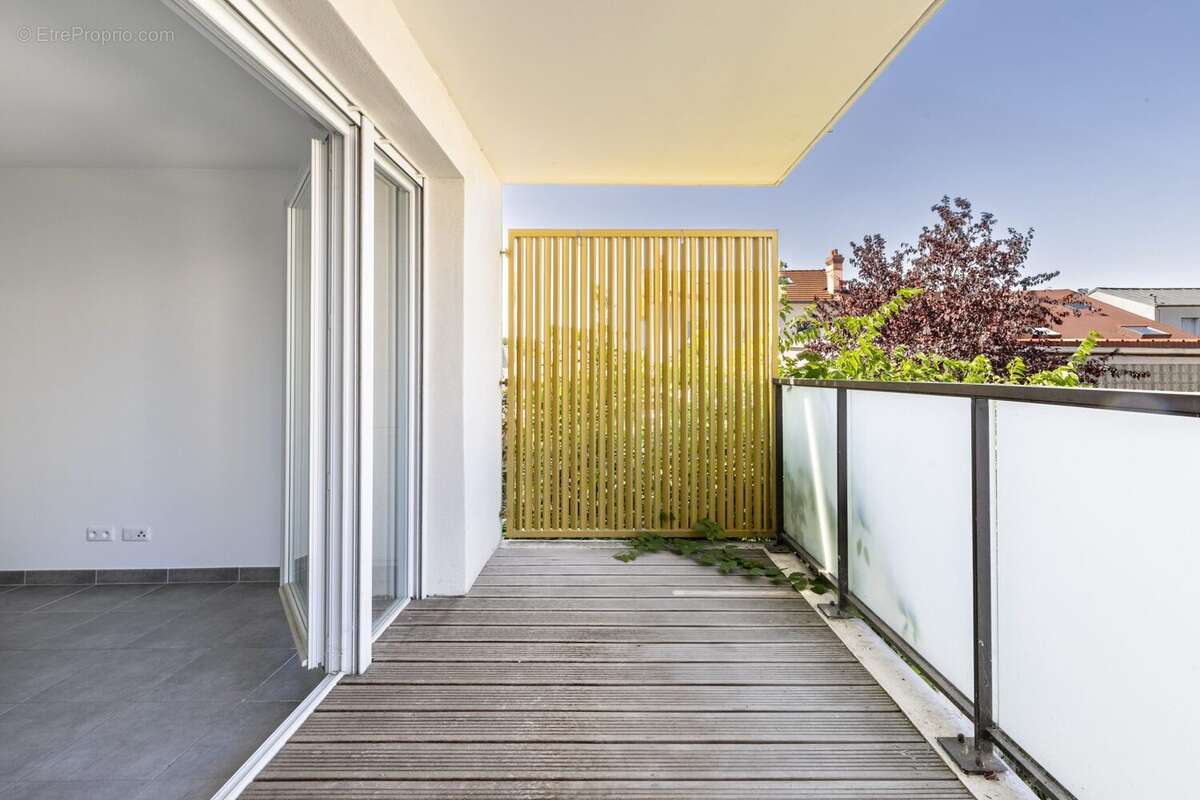 Appartement 63 m² à Nanterre  - photo 2