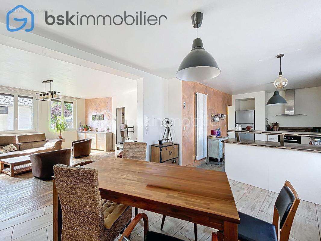 Maison à SAINT-ETIENNE-DU-ROUVRAY