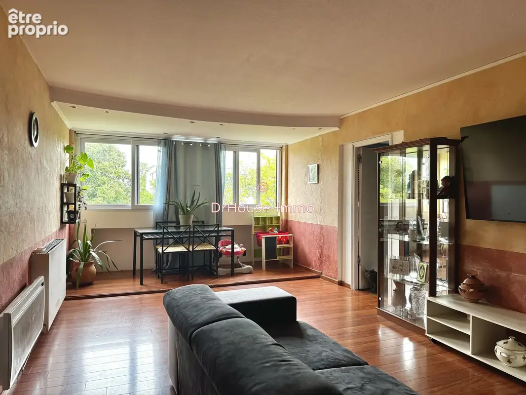 Appartement 4 pièces 85 m² à vendre à Savigny-Le-Temple (77176) - photo 3