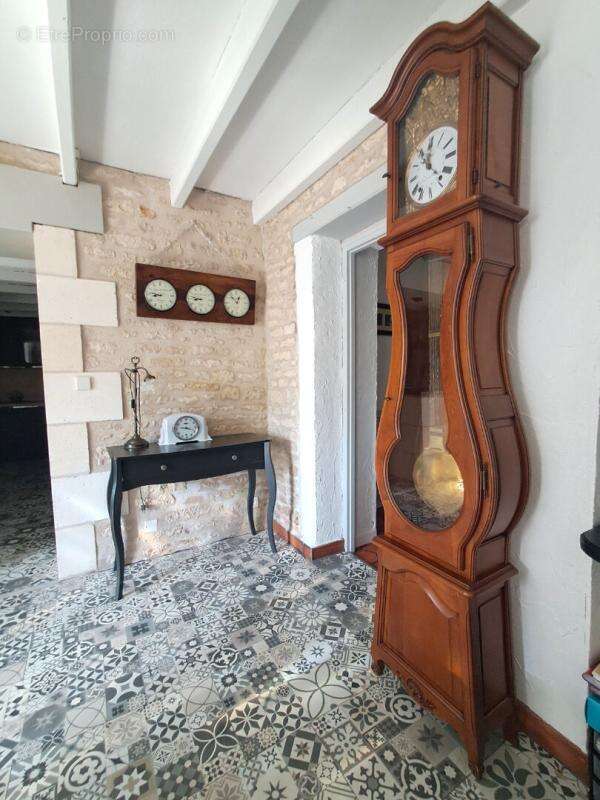 Vaste maison parfait etat de 245 m2 5 chambres  3 garages - photo 3