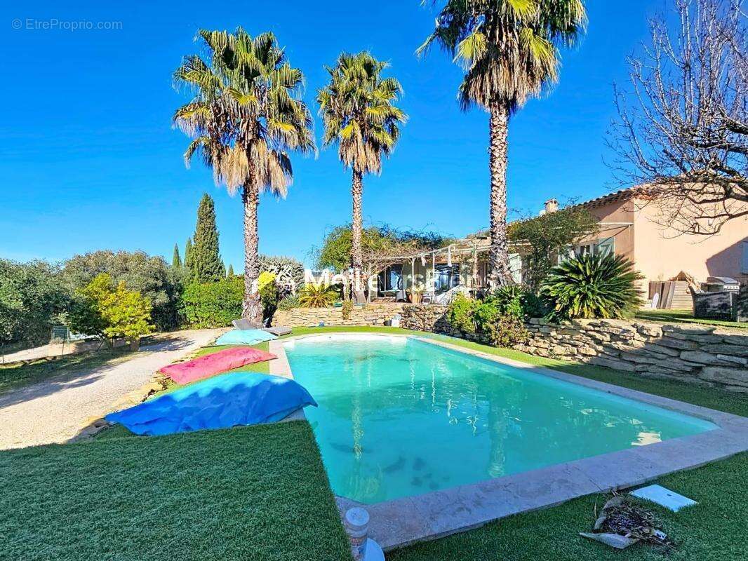 Maison à LE CASTELLET