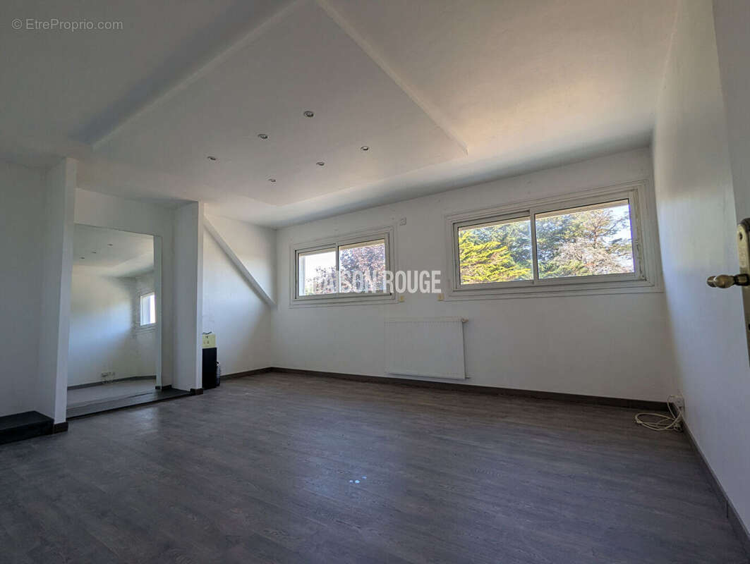 Maison avec un au fort potentiel (161 m²) - photo 11