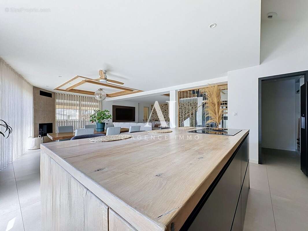 Appartement 149 m² à Crozet  - photo 4