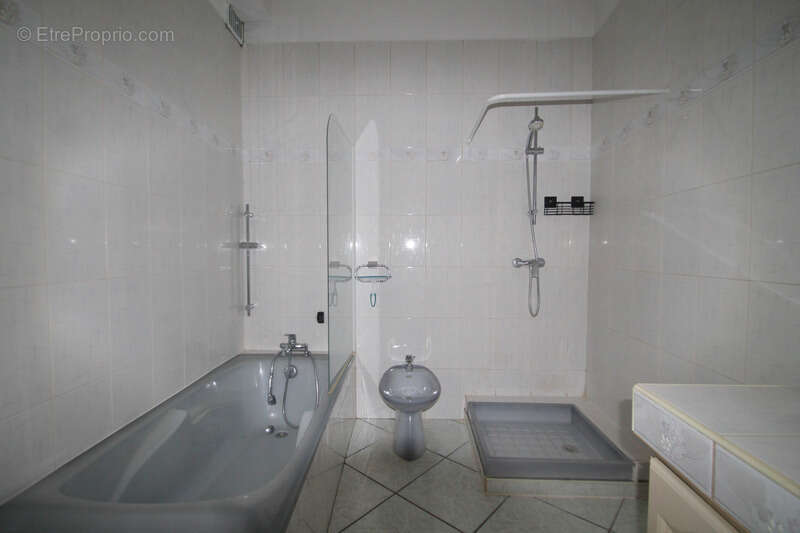 Maison de village de caractère à vendre– 109 m² – 3 chambres + Grenier aménageable (67 m²) - cour extèrieure - photo 10
